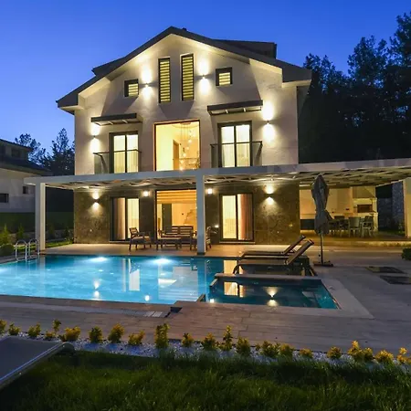 Oludeniz 4 Bedroom 2404